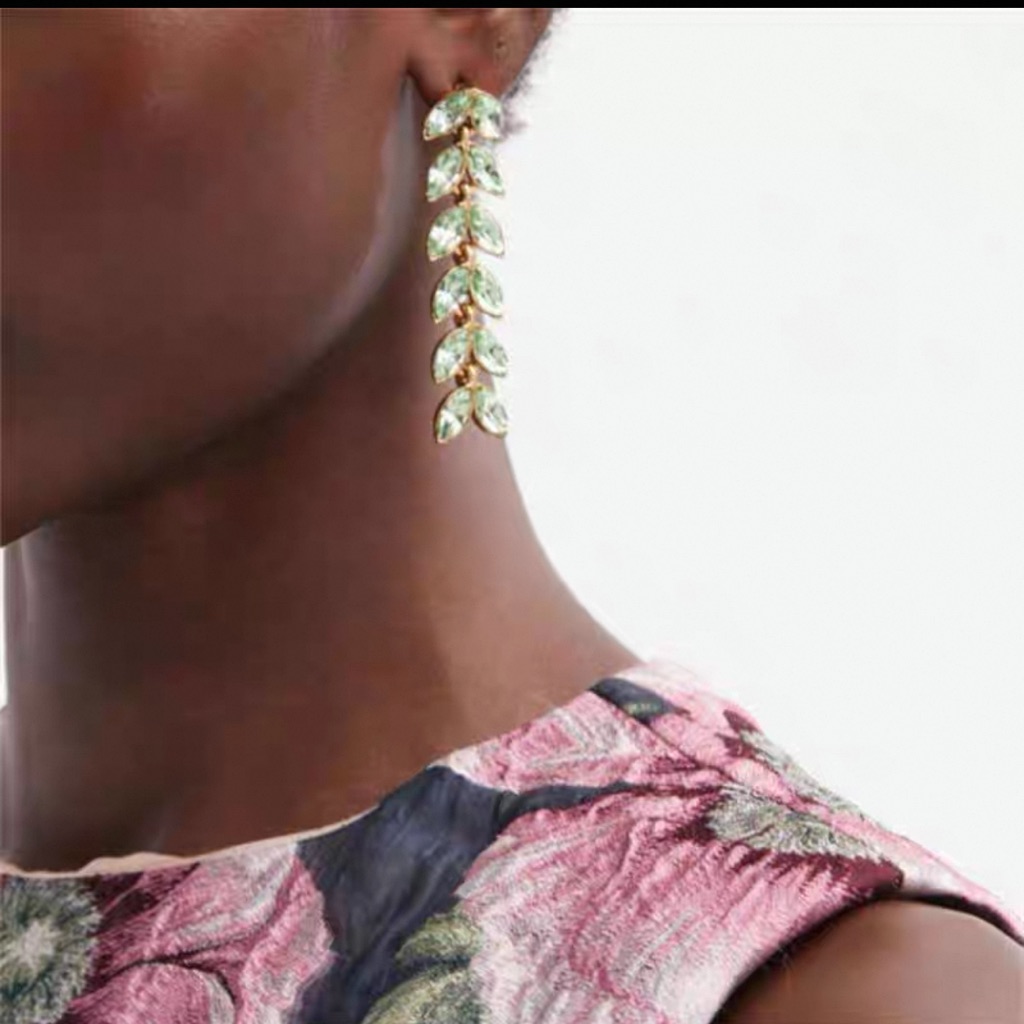 Oscar De La Renta Gold And Green Leaf Earrings 75$